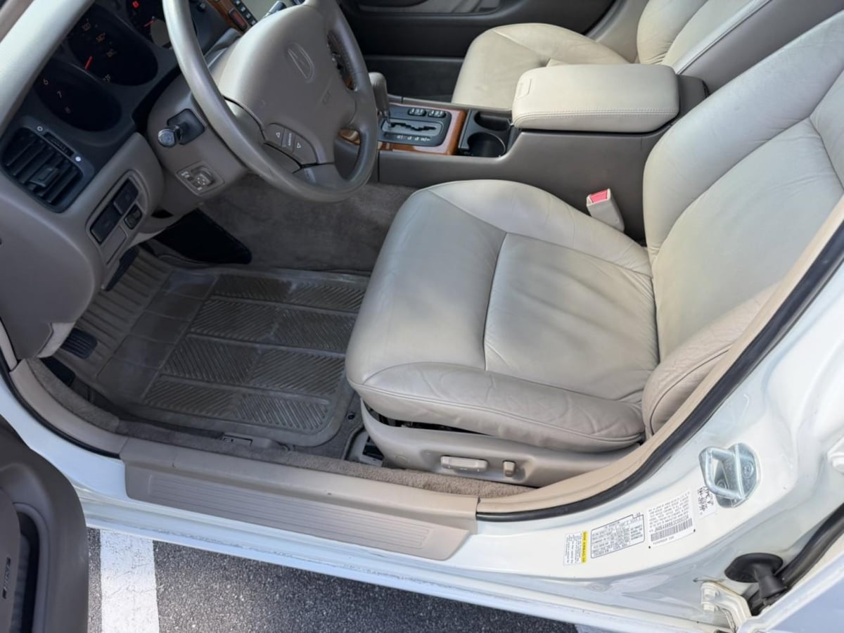 Photo 27 of this Acura RL