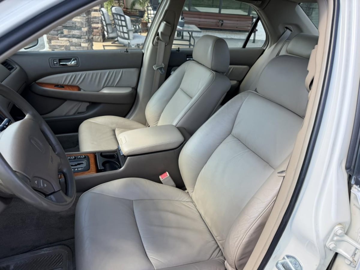 Photo 28 of this Acura RL