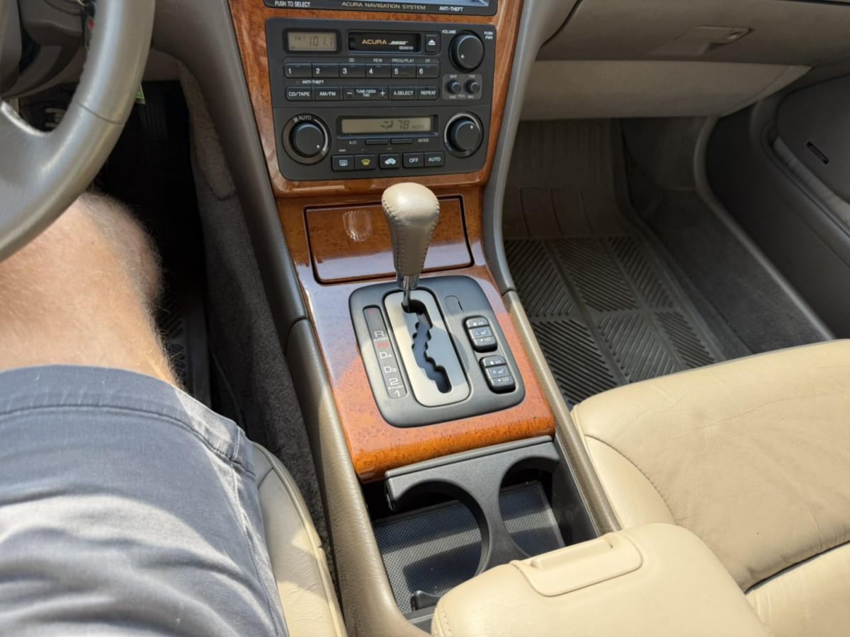 Photo 32 of this Acura RL