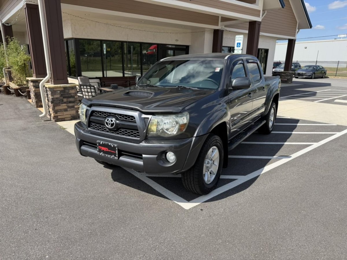 Photo 2 of this Toyota Tacoma