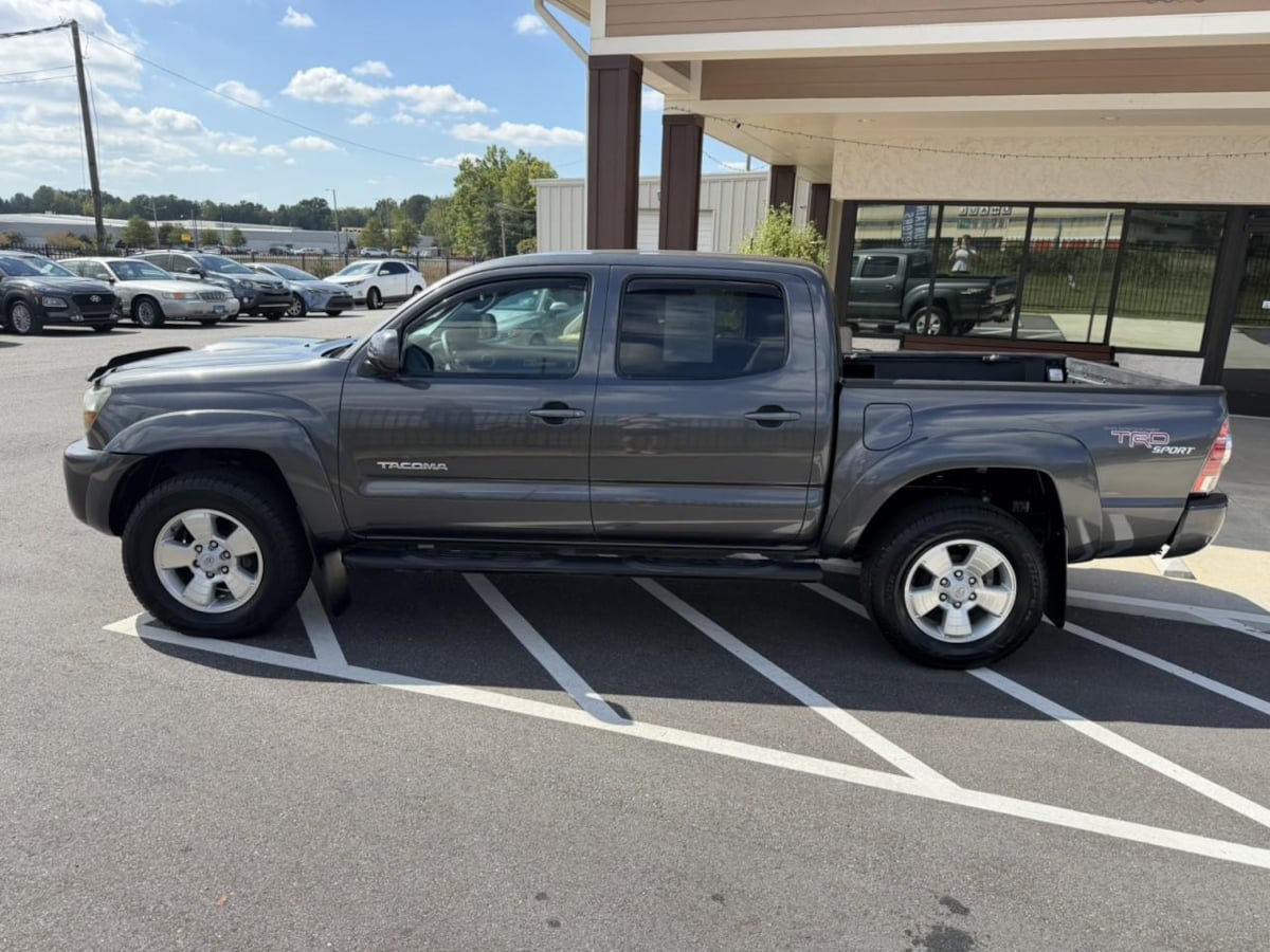 Photo 3 of this Toyota Tacoma
