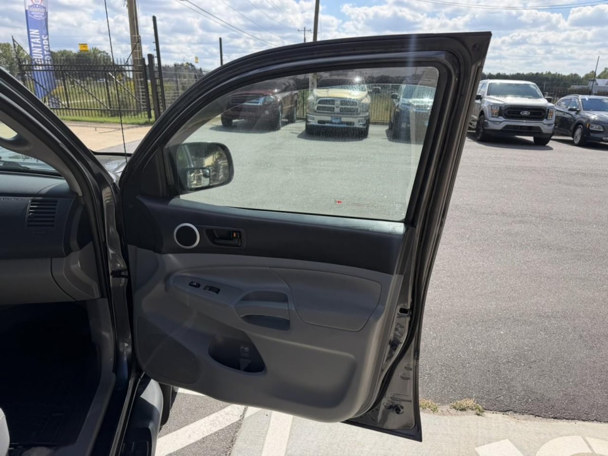 Photo 15 of this Toyota Tacoma
