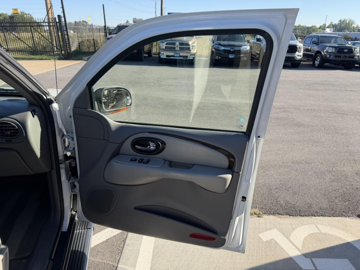 Photo 16 of this Buick Rainier