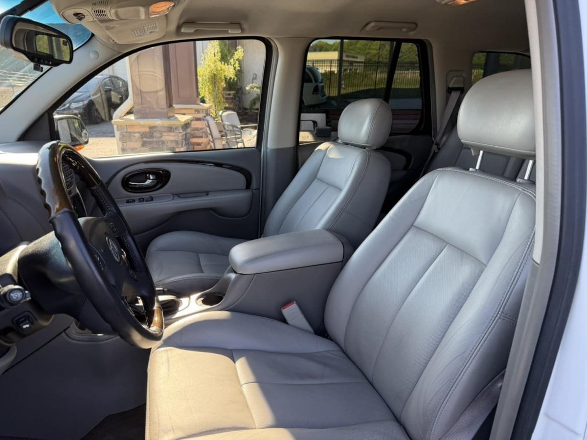 Photo 27 of this Buick Rainier