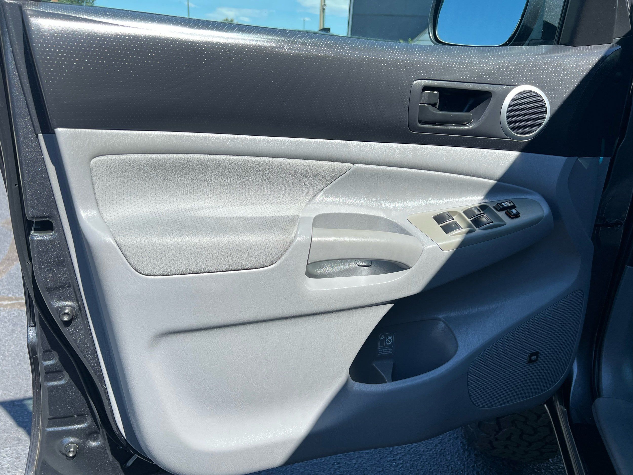 Toyota Tacoma photo 15