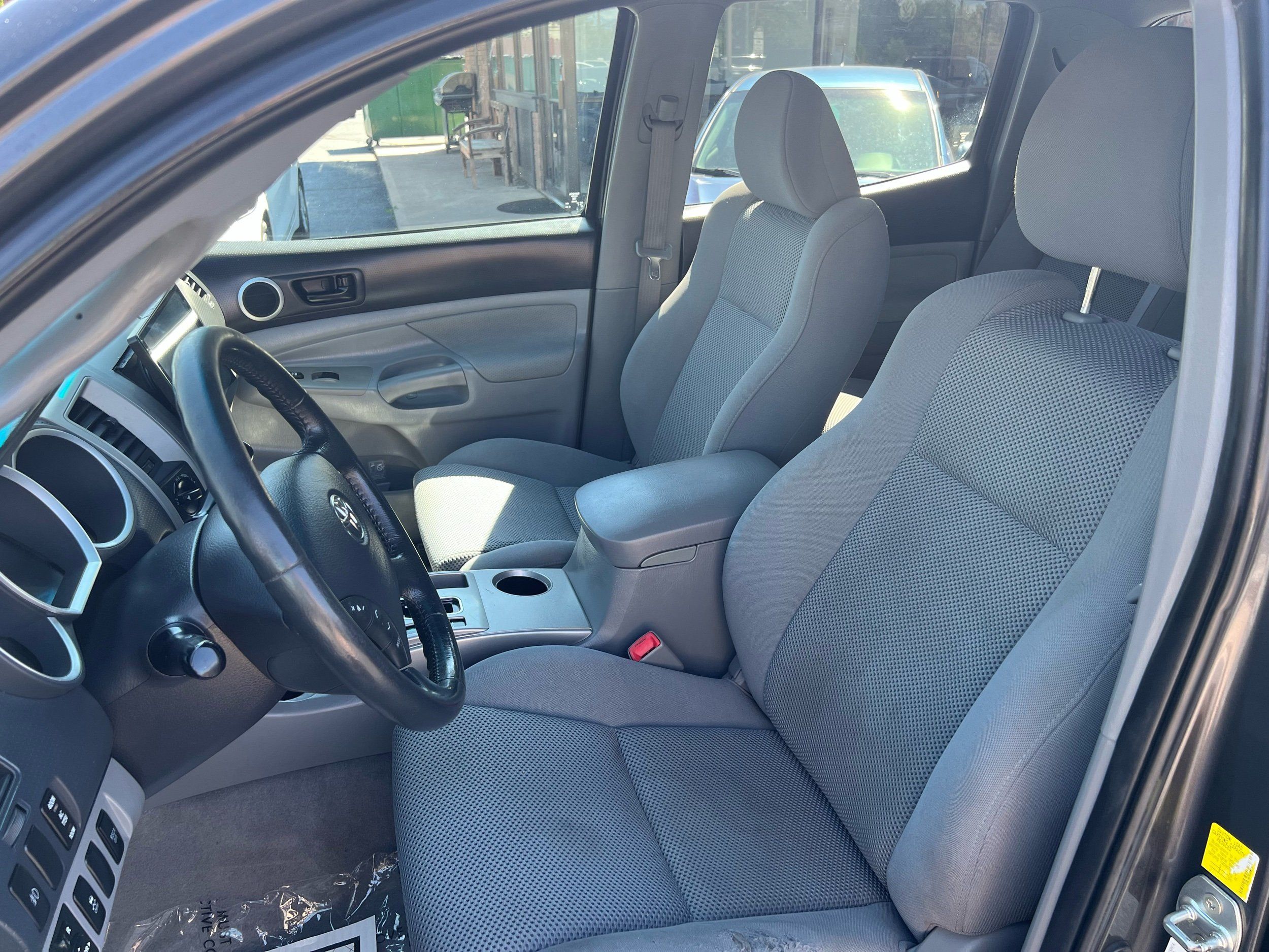 Toyota Tacoma photo 16