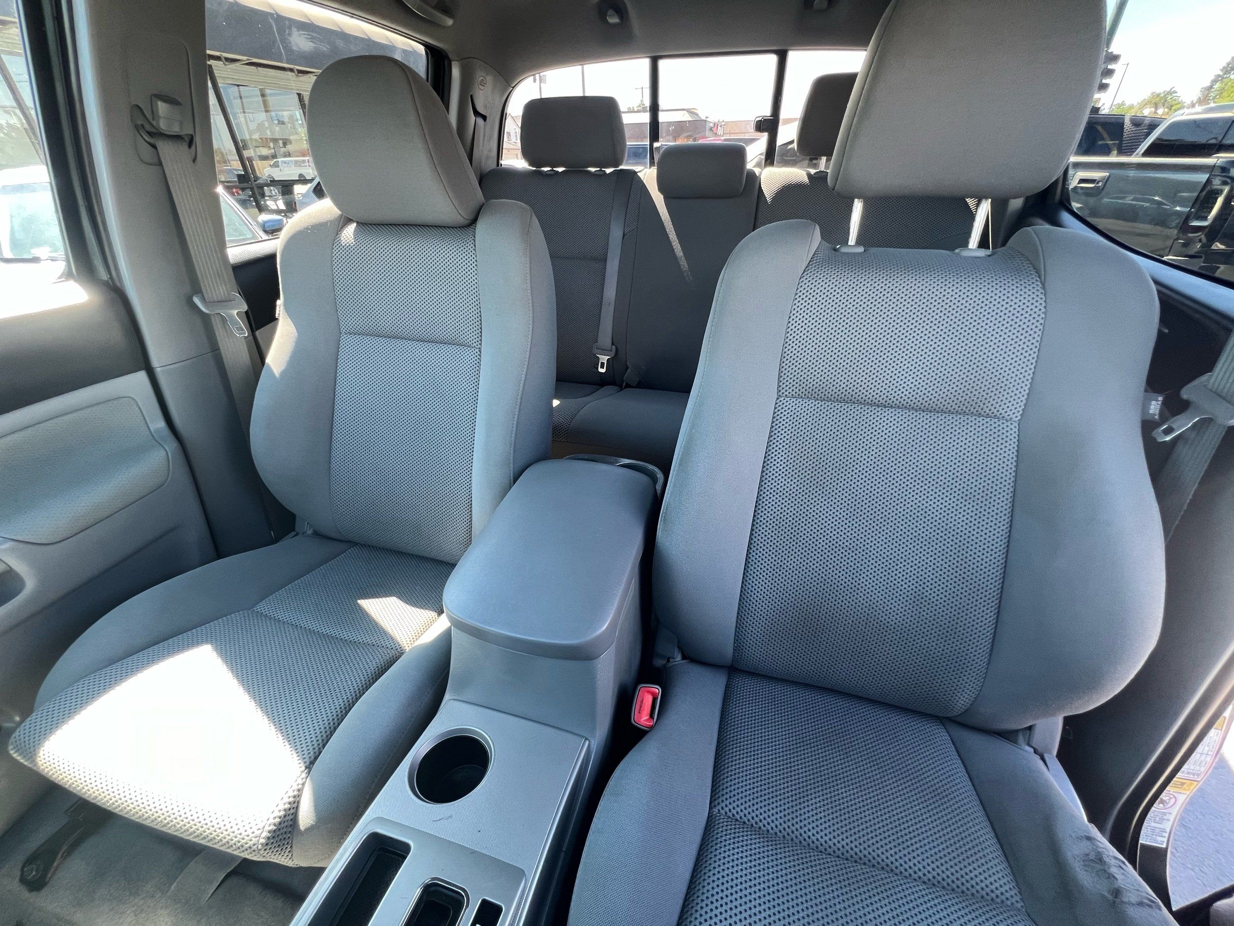Toyota Tacoma photo 18