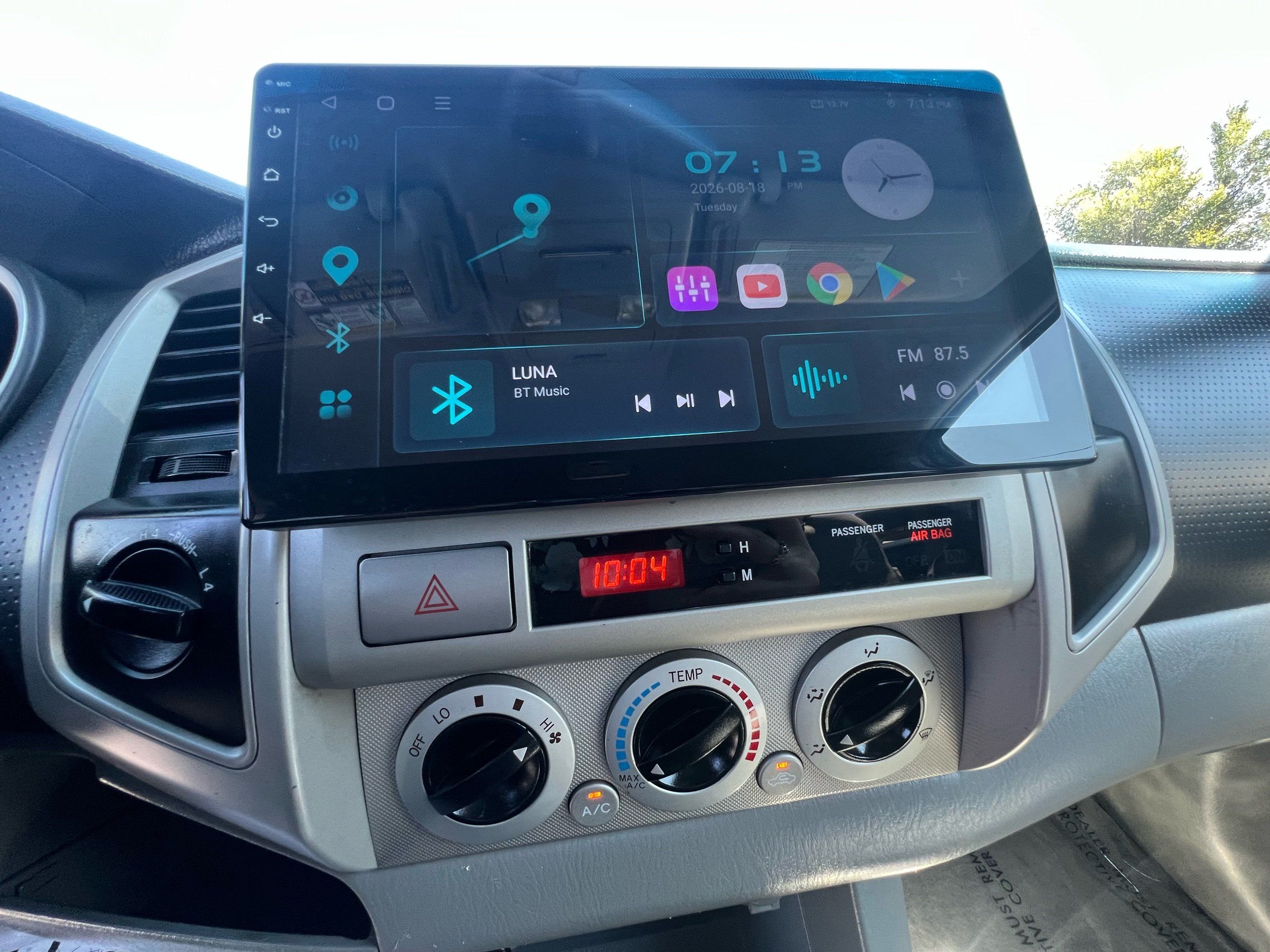 Toyota Tacoma photo 22