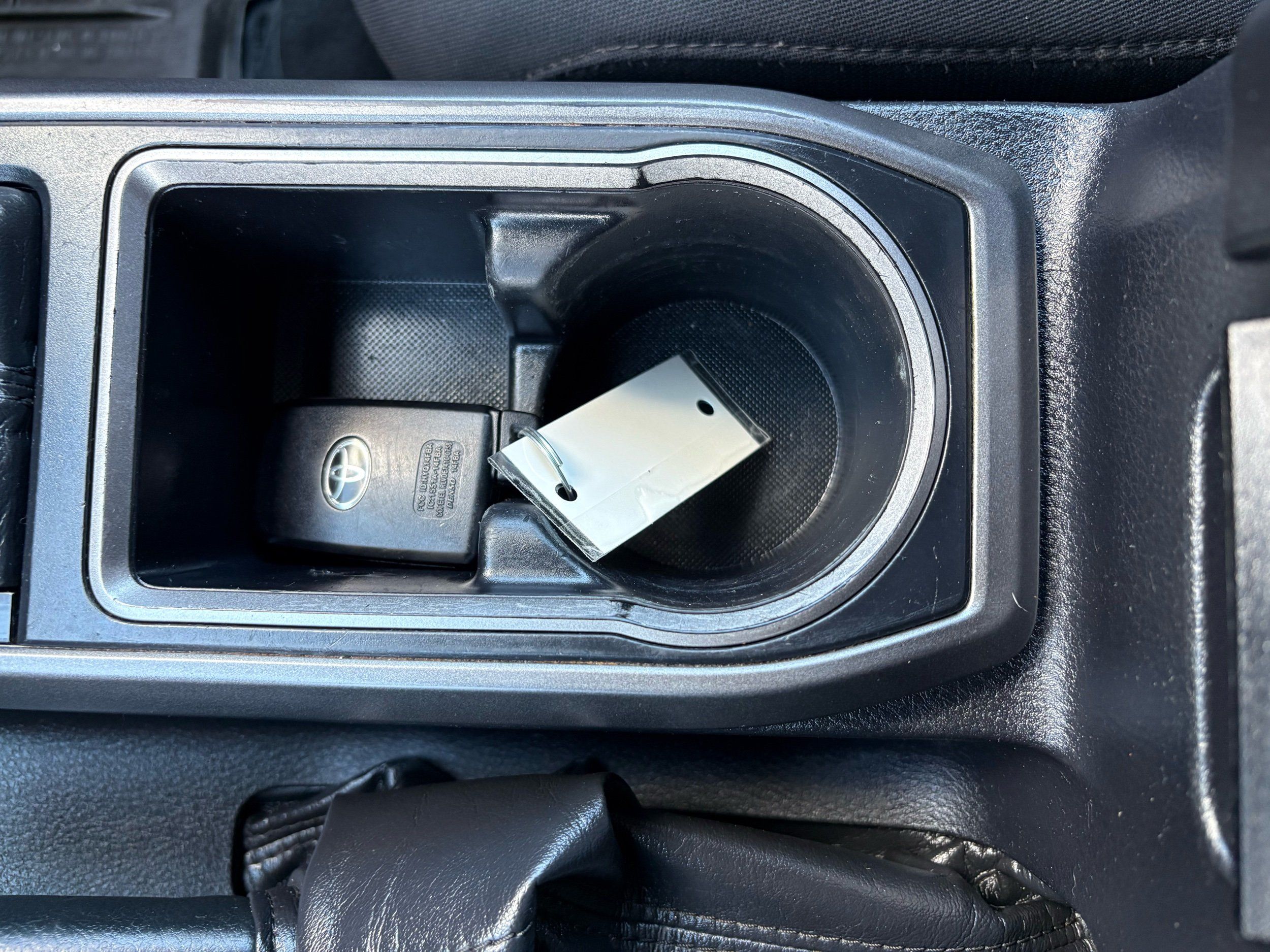 Toyota Tacoma photo 24