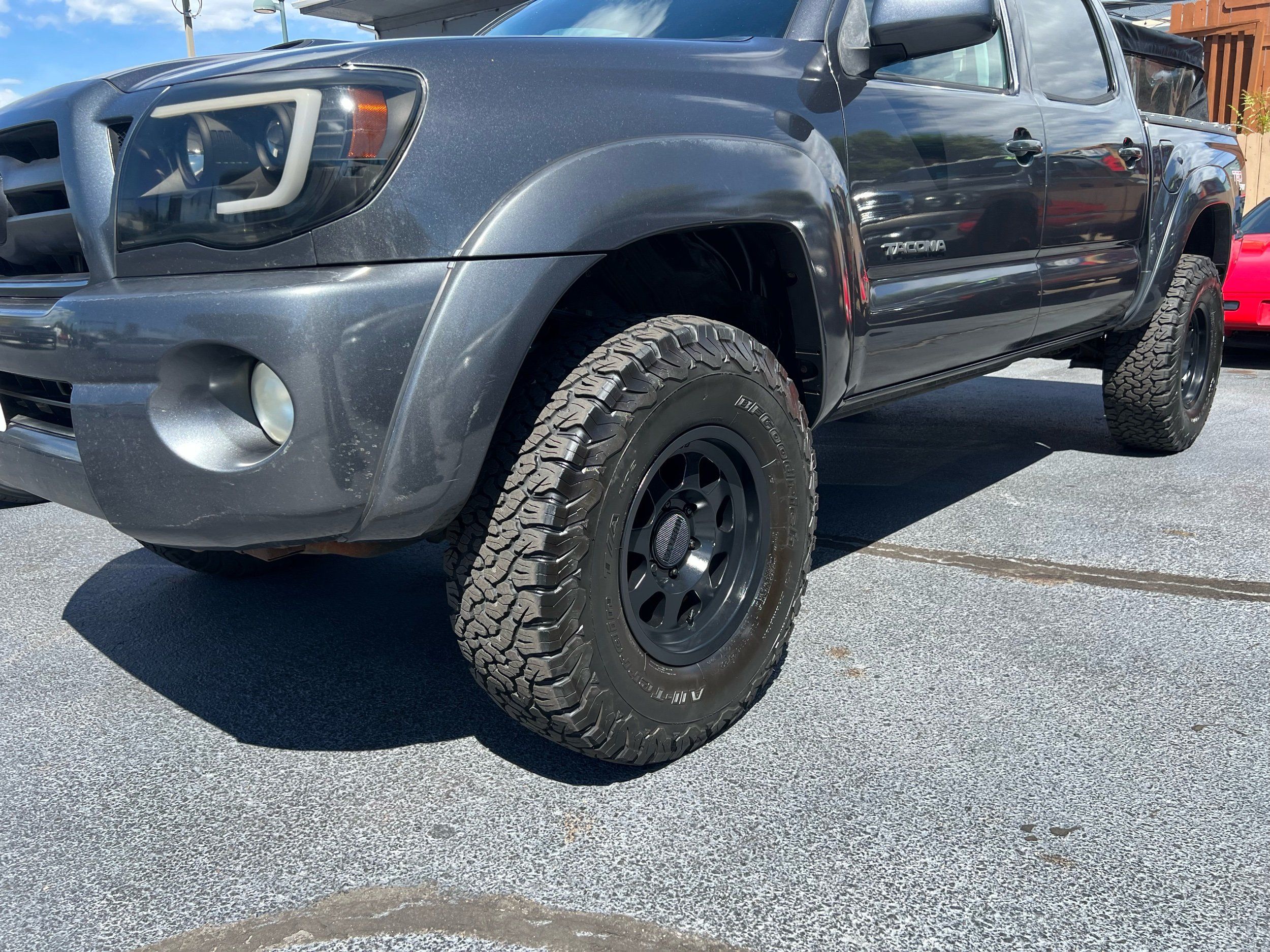Toyota Tacoma photo 32