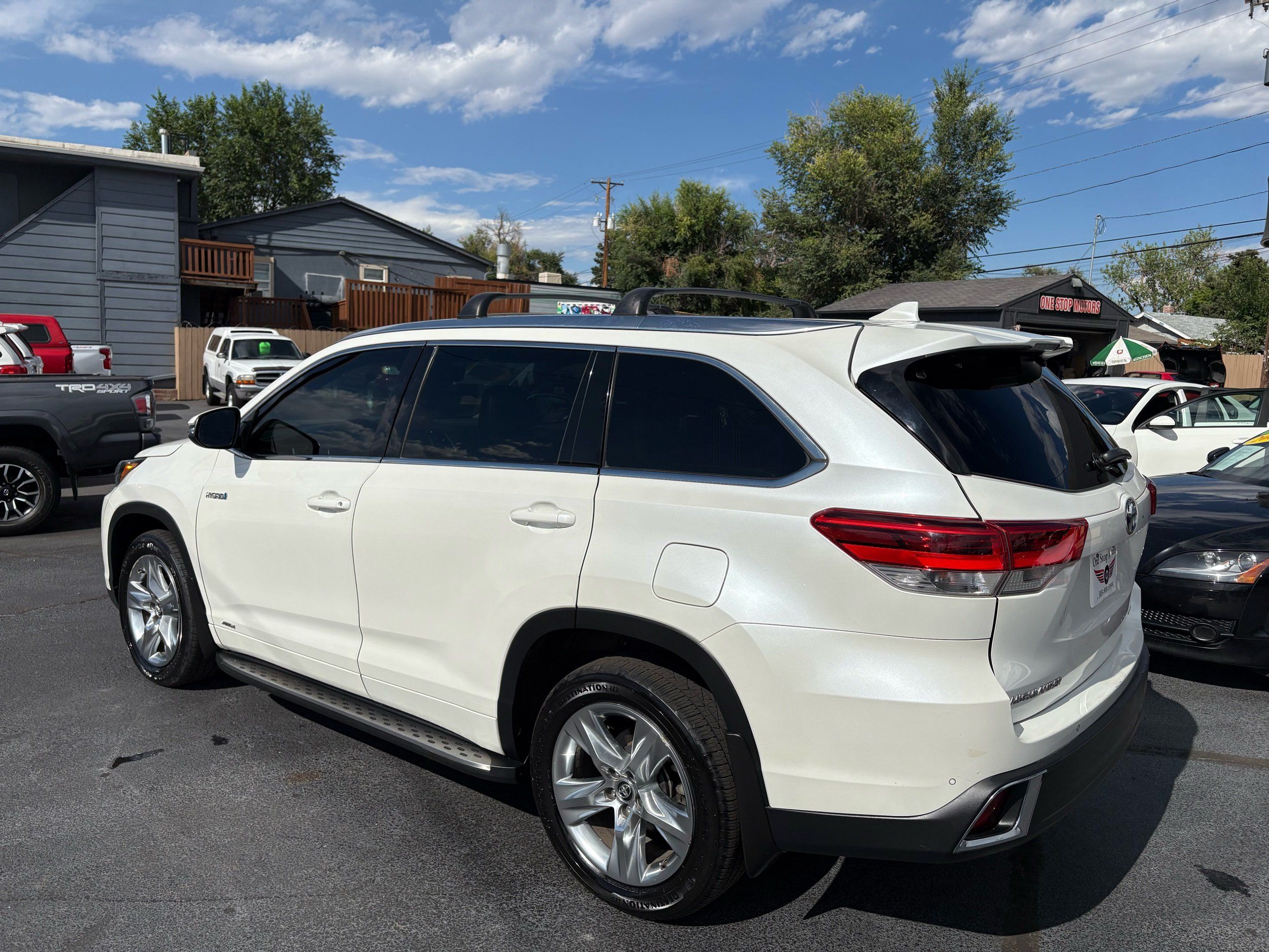 Toyota Highlander photo 6