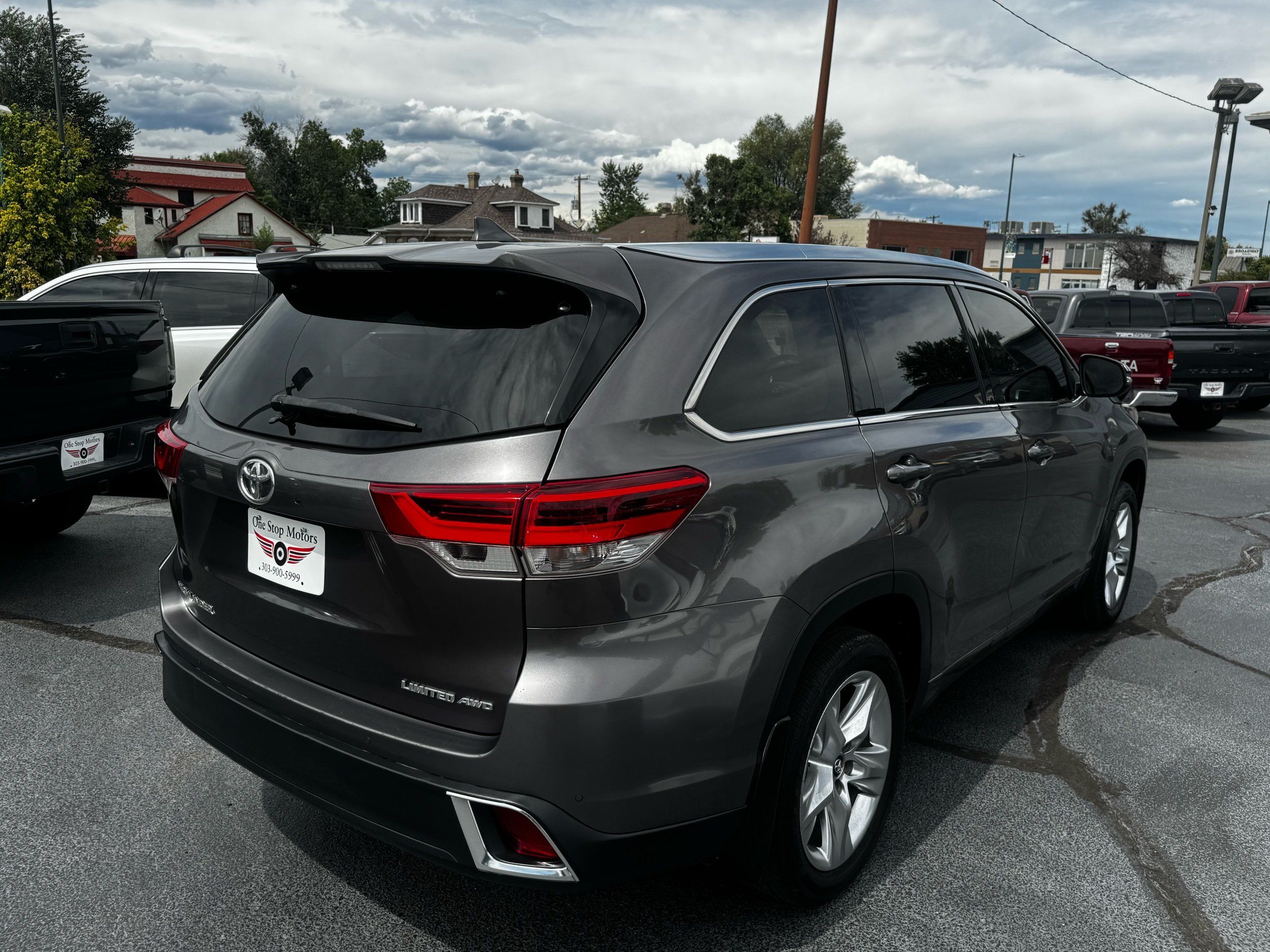Toyota Highlander photo 2