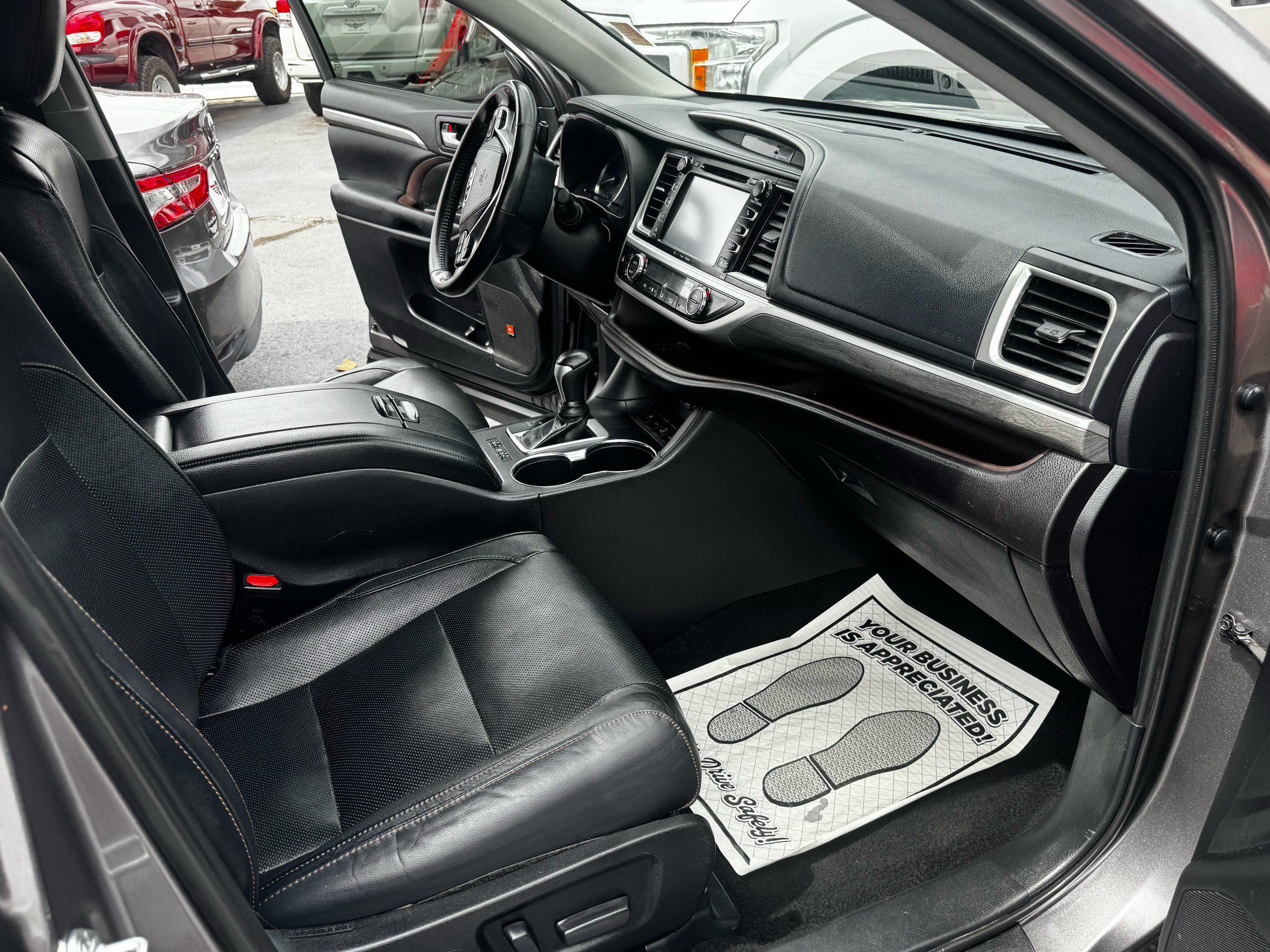 Toyota Highlander photo 8