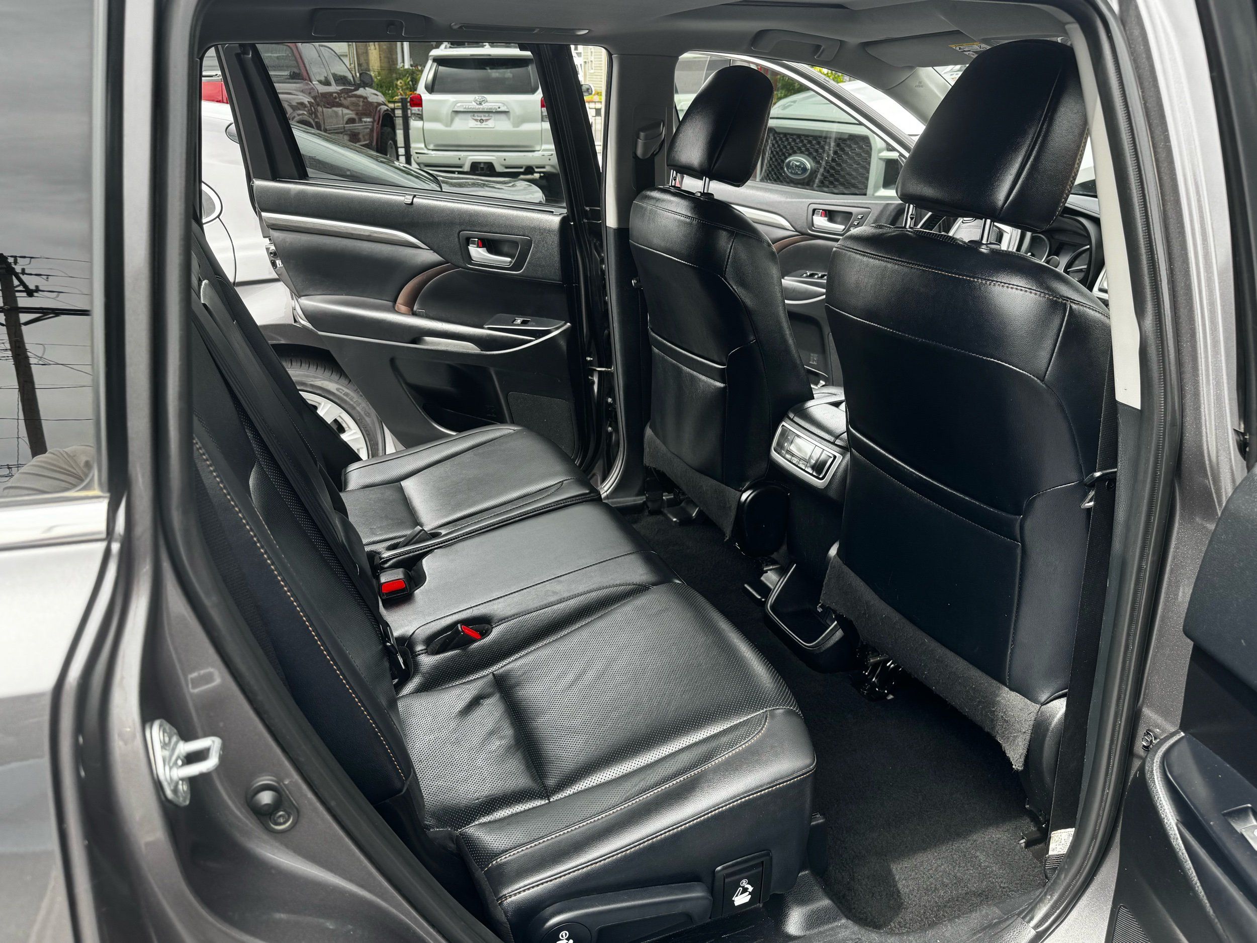 Toyota Highlander photo 9