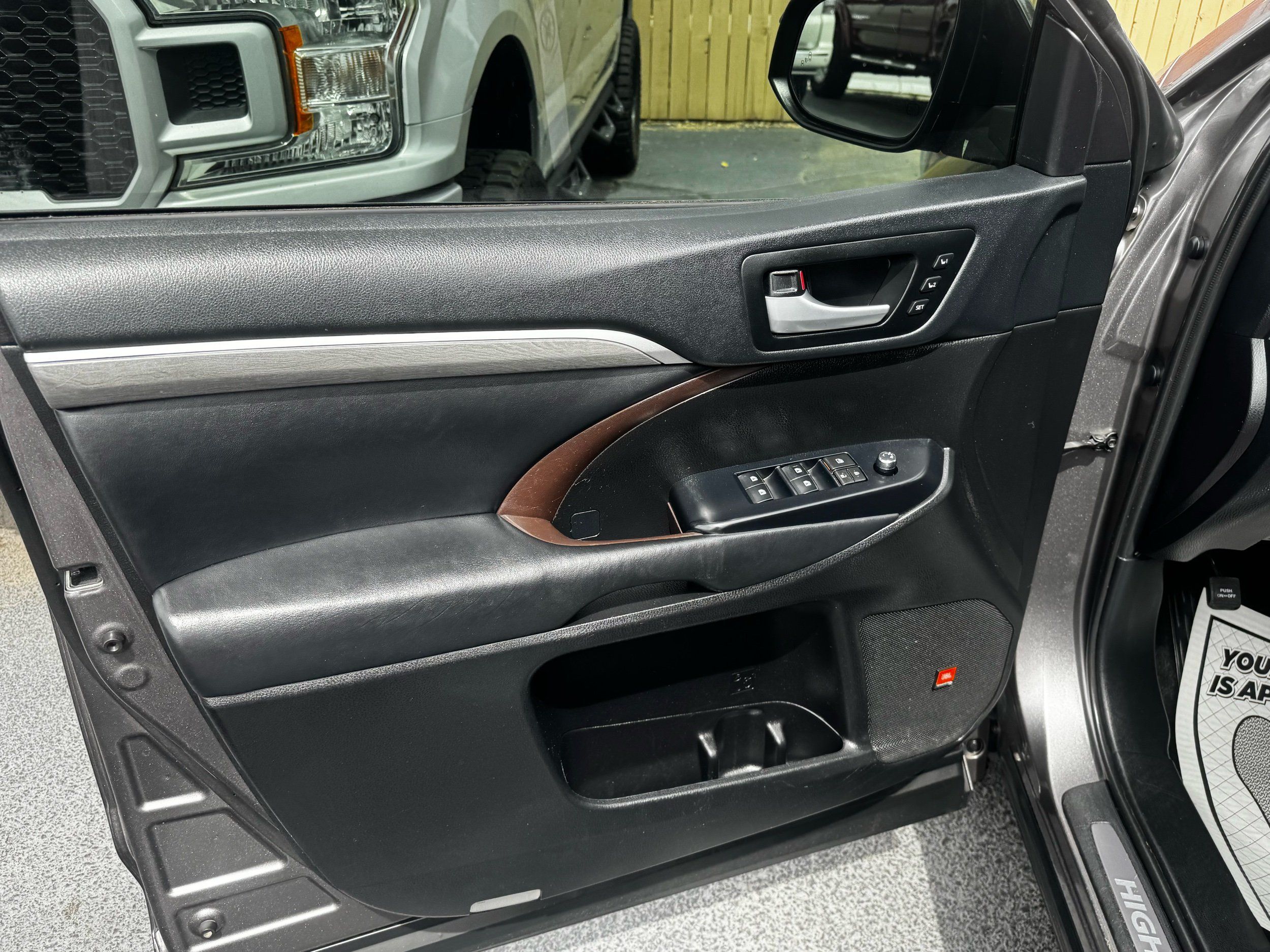 Toyota Highlander photo 11