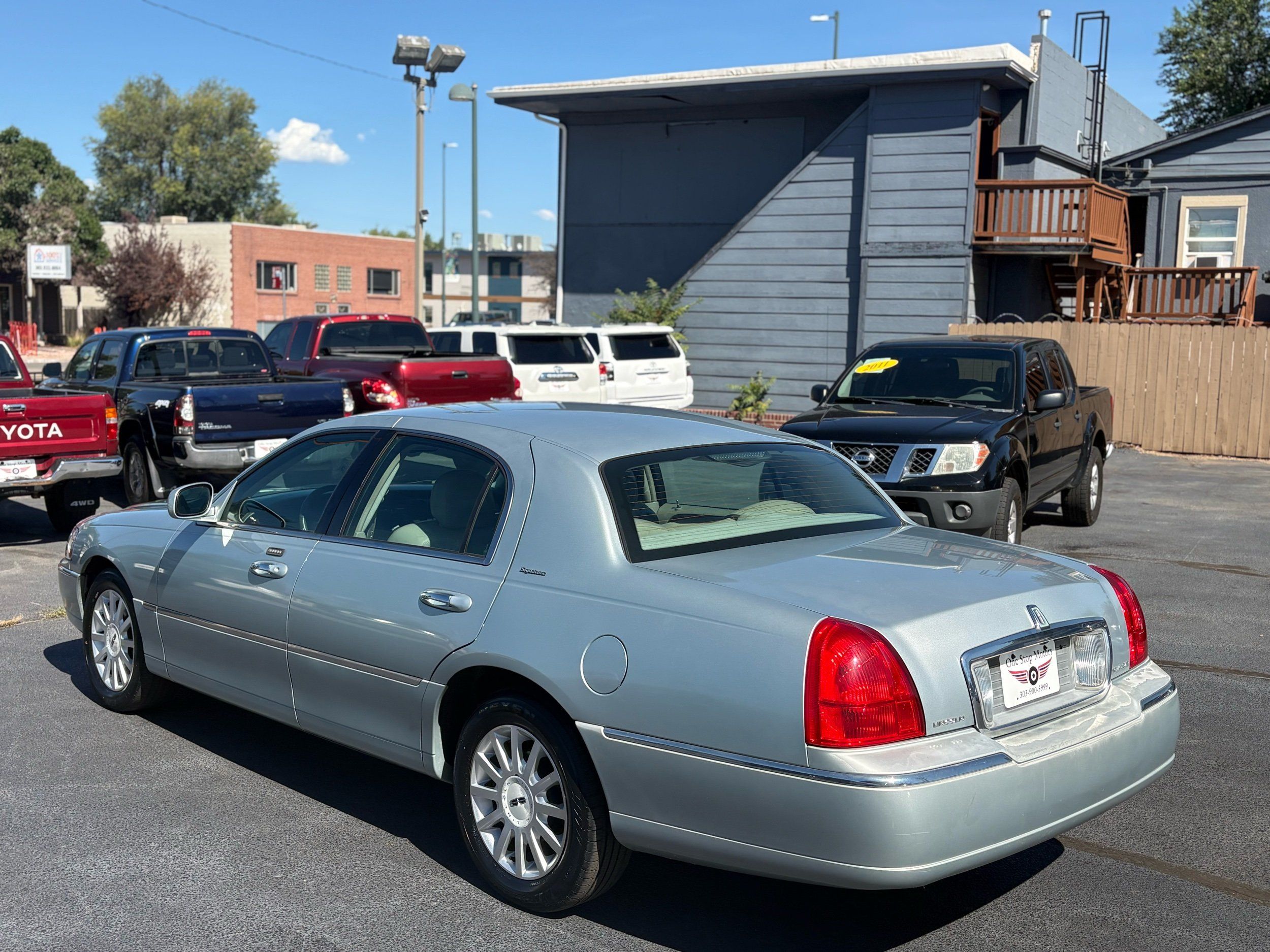 Lincoln Town Car photo 4