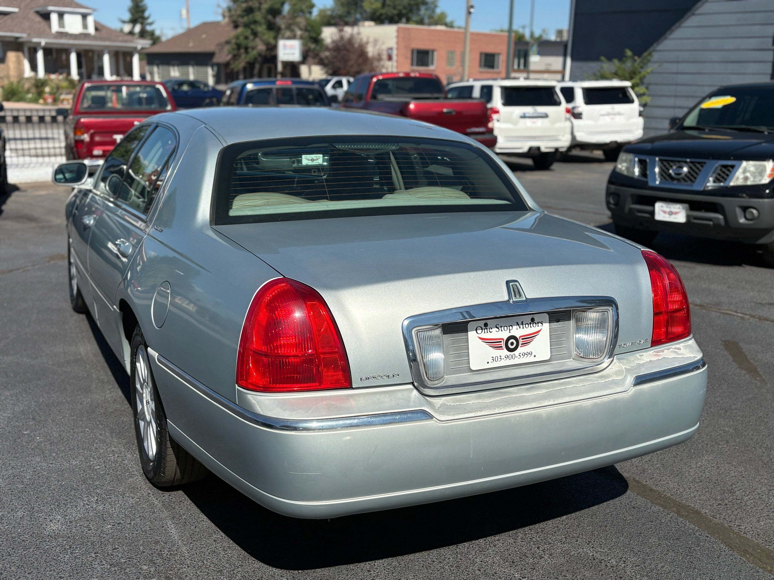 Lincoln Town Car photo 5