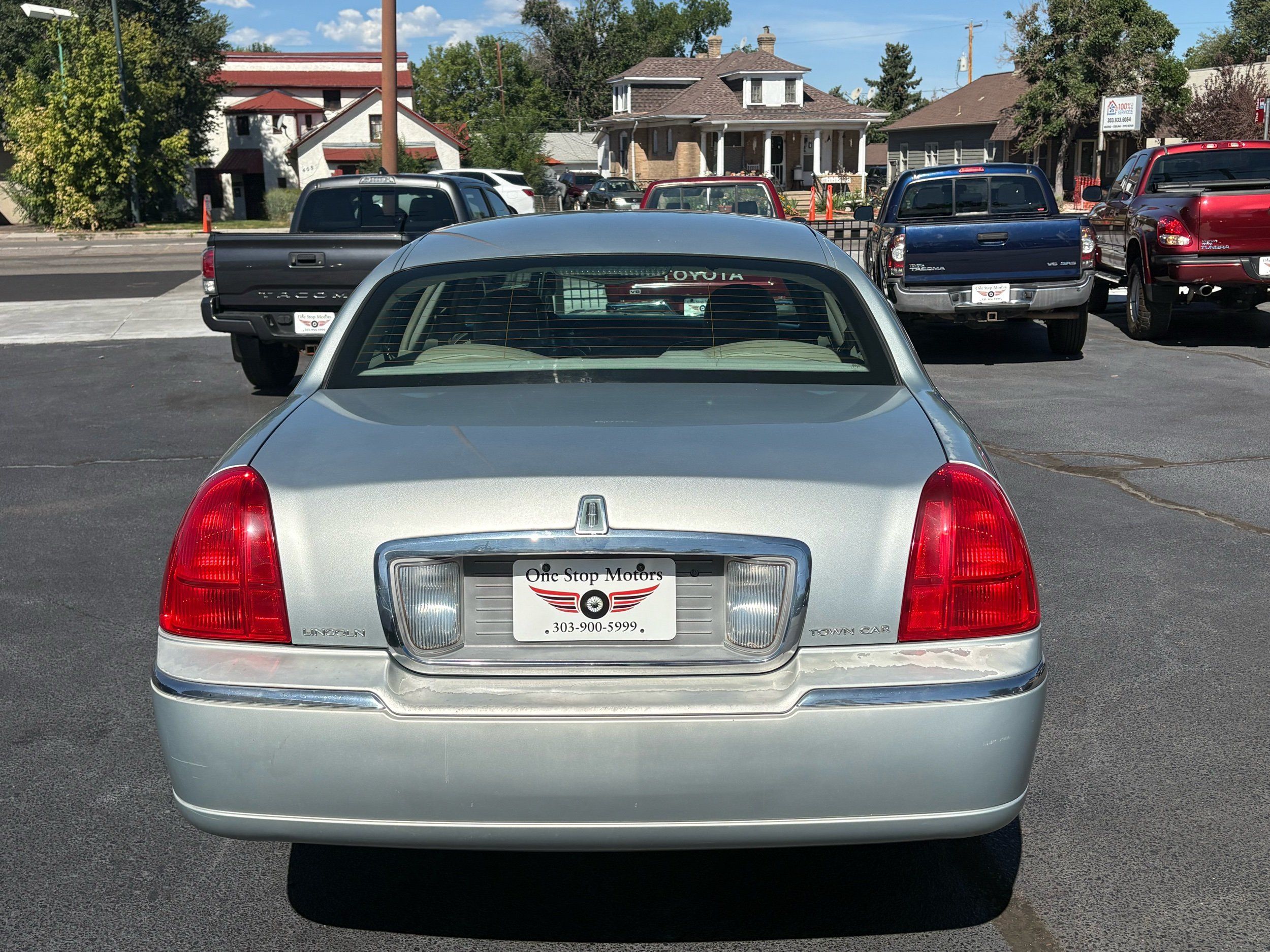 Lincoln Town Car photo 6