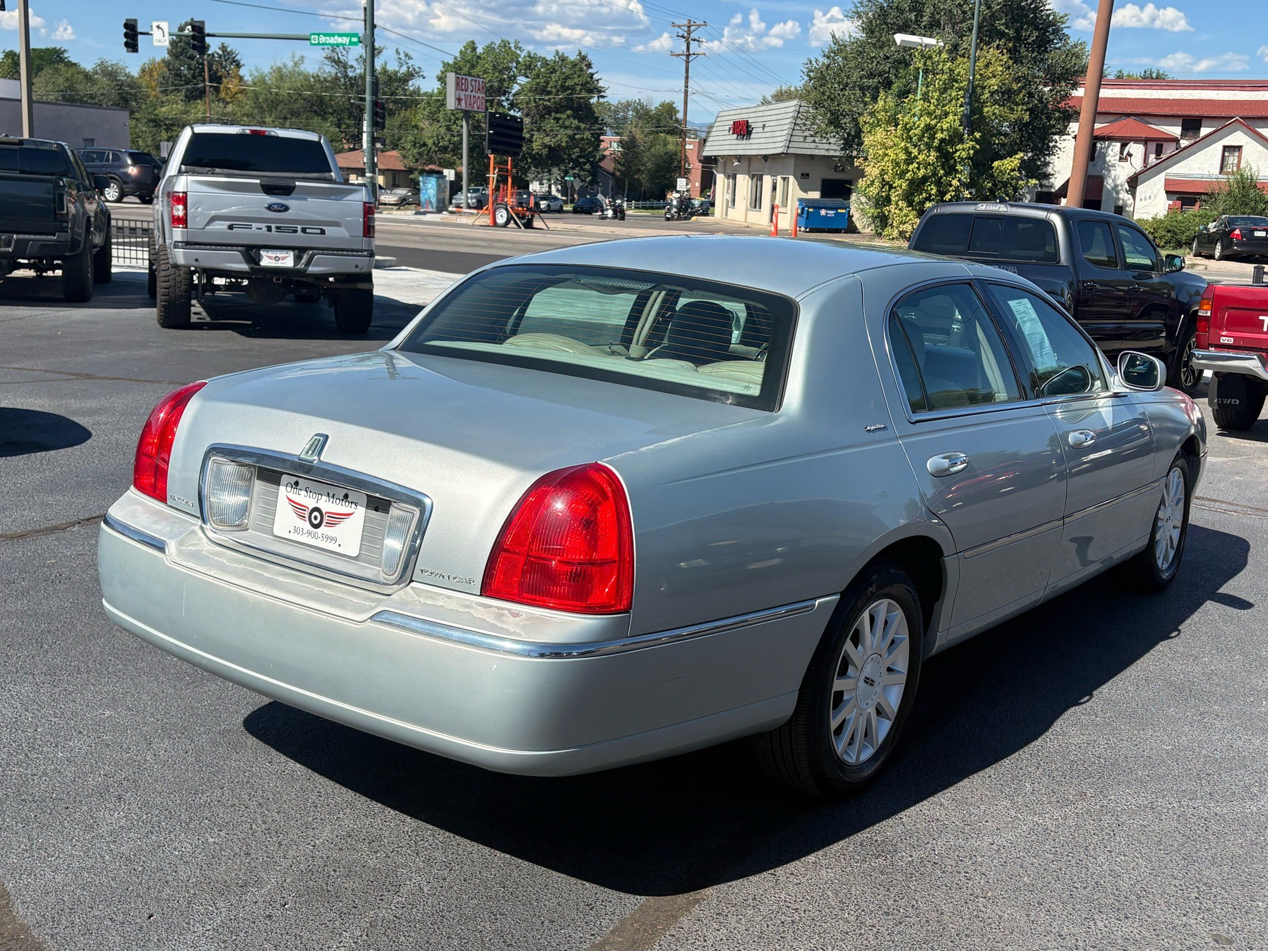 Lincoln Town Car photo 7