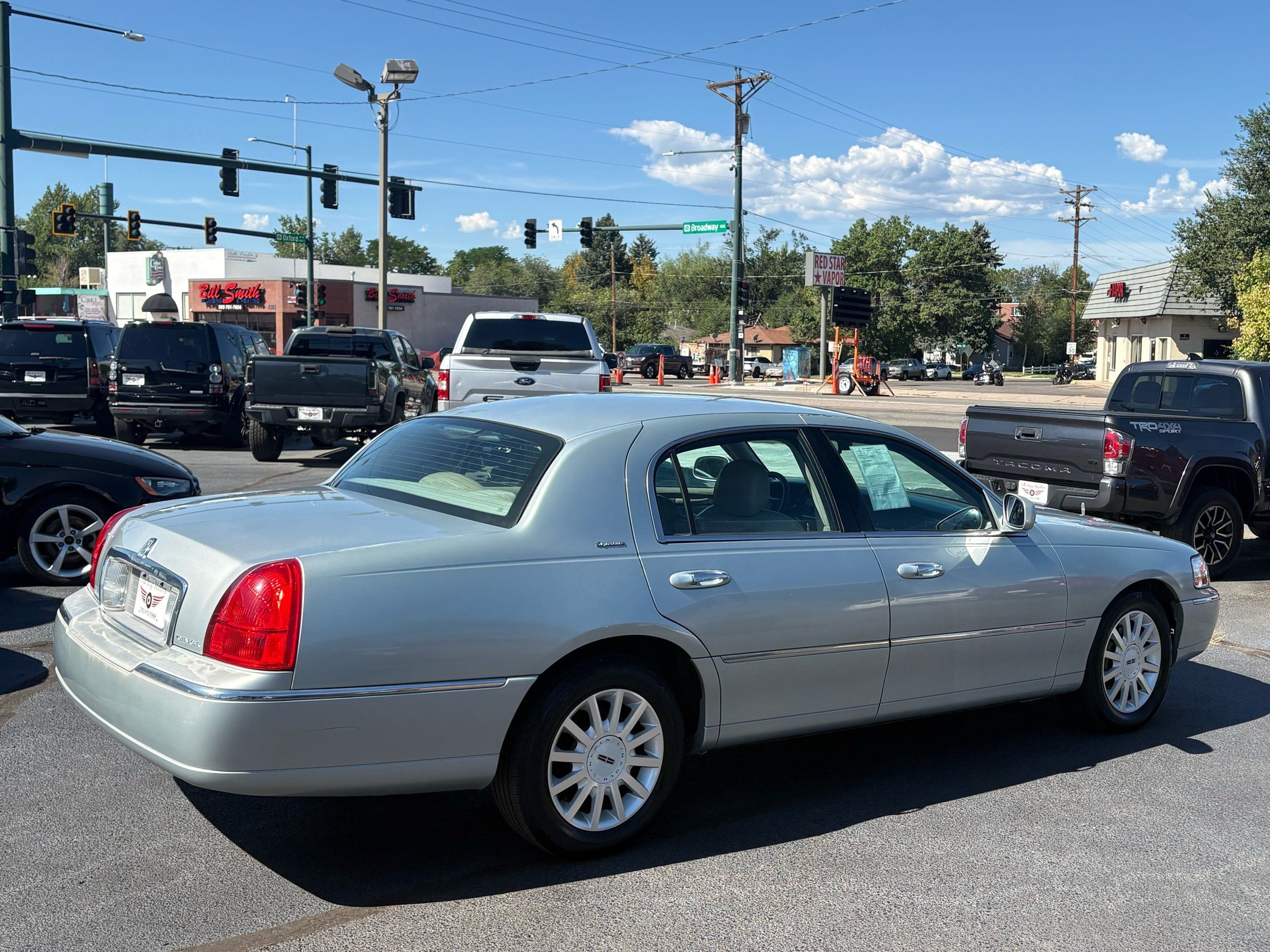 Lincoln Town Car photo 8