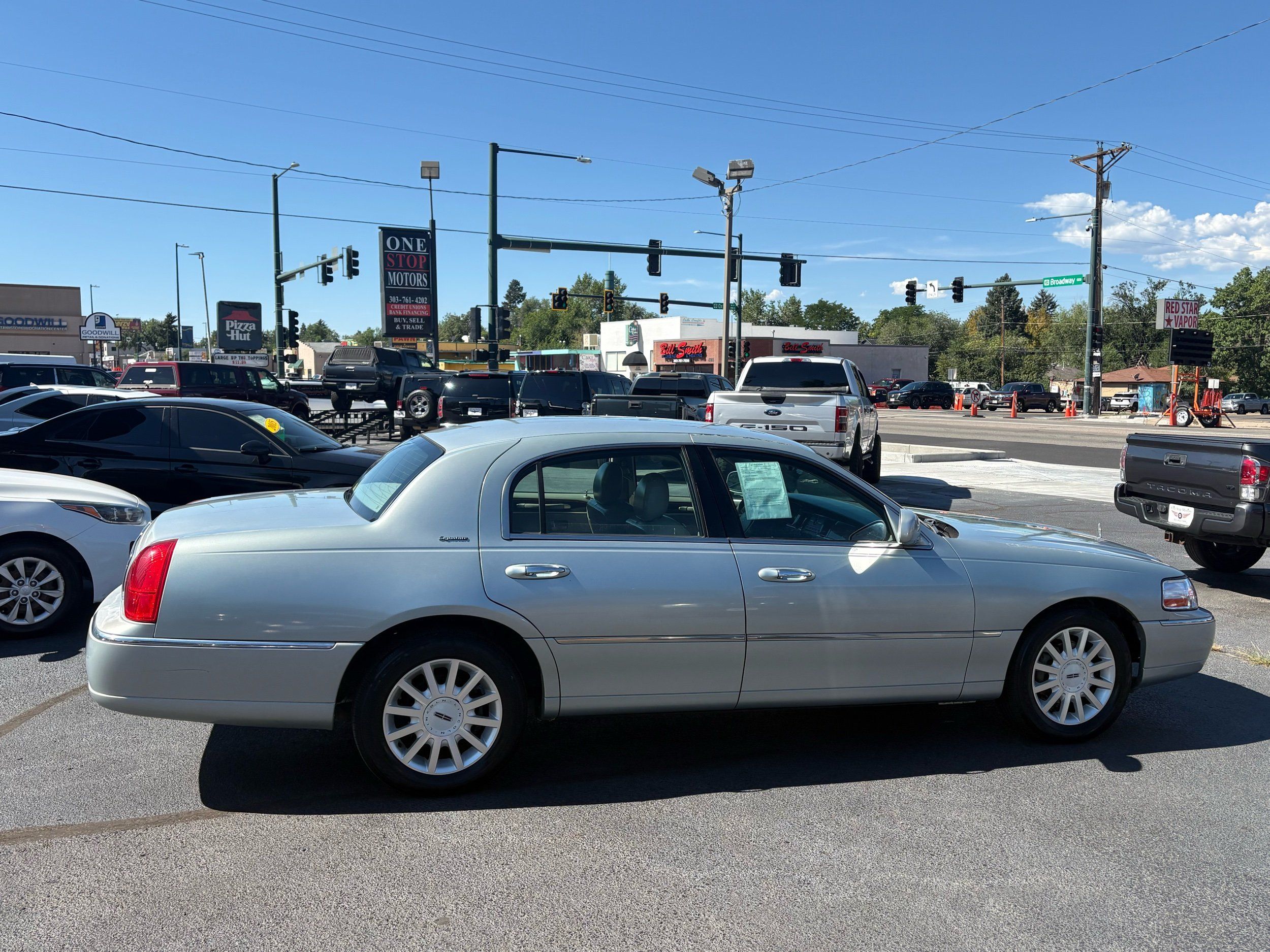 Lincoln Town Car photo 9