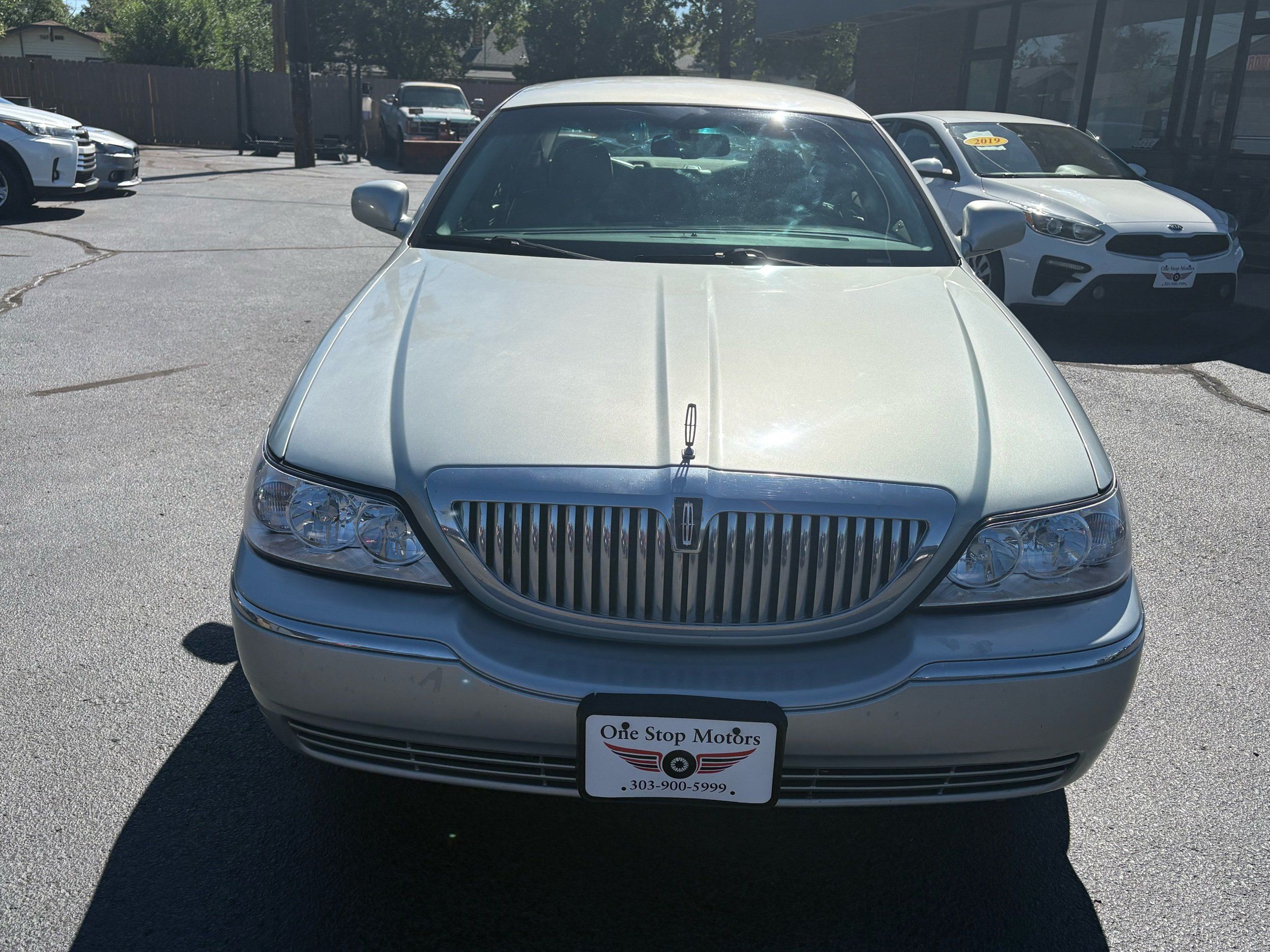 Lincoln Town Car photo 12