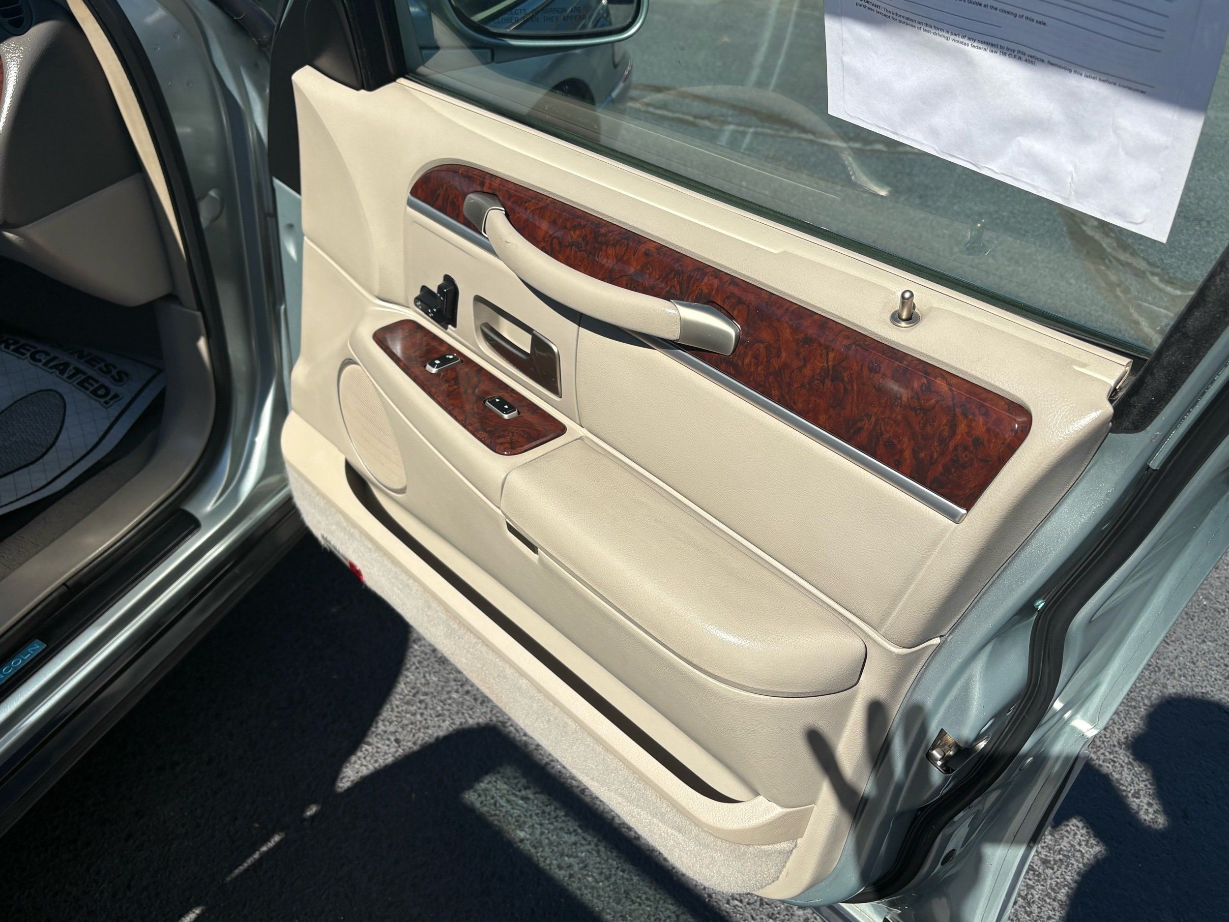 Lincoln Town Car photo 16