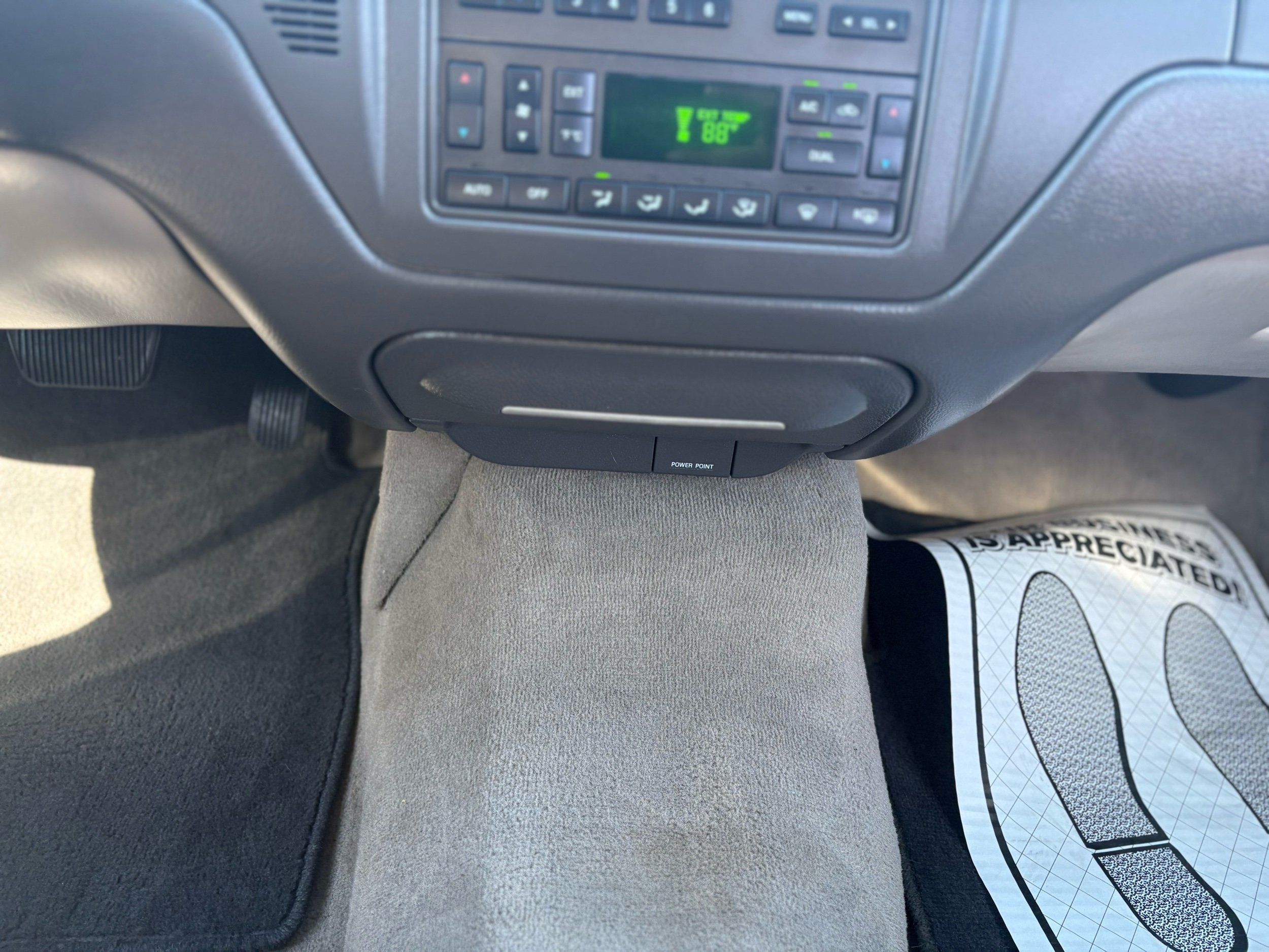 Lincoln Town Car photo 22
