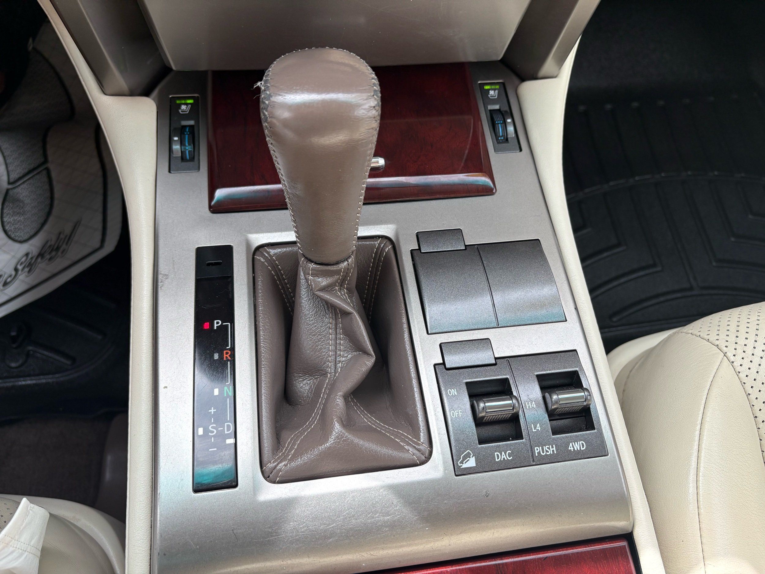 Lexus GX photo 15