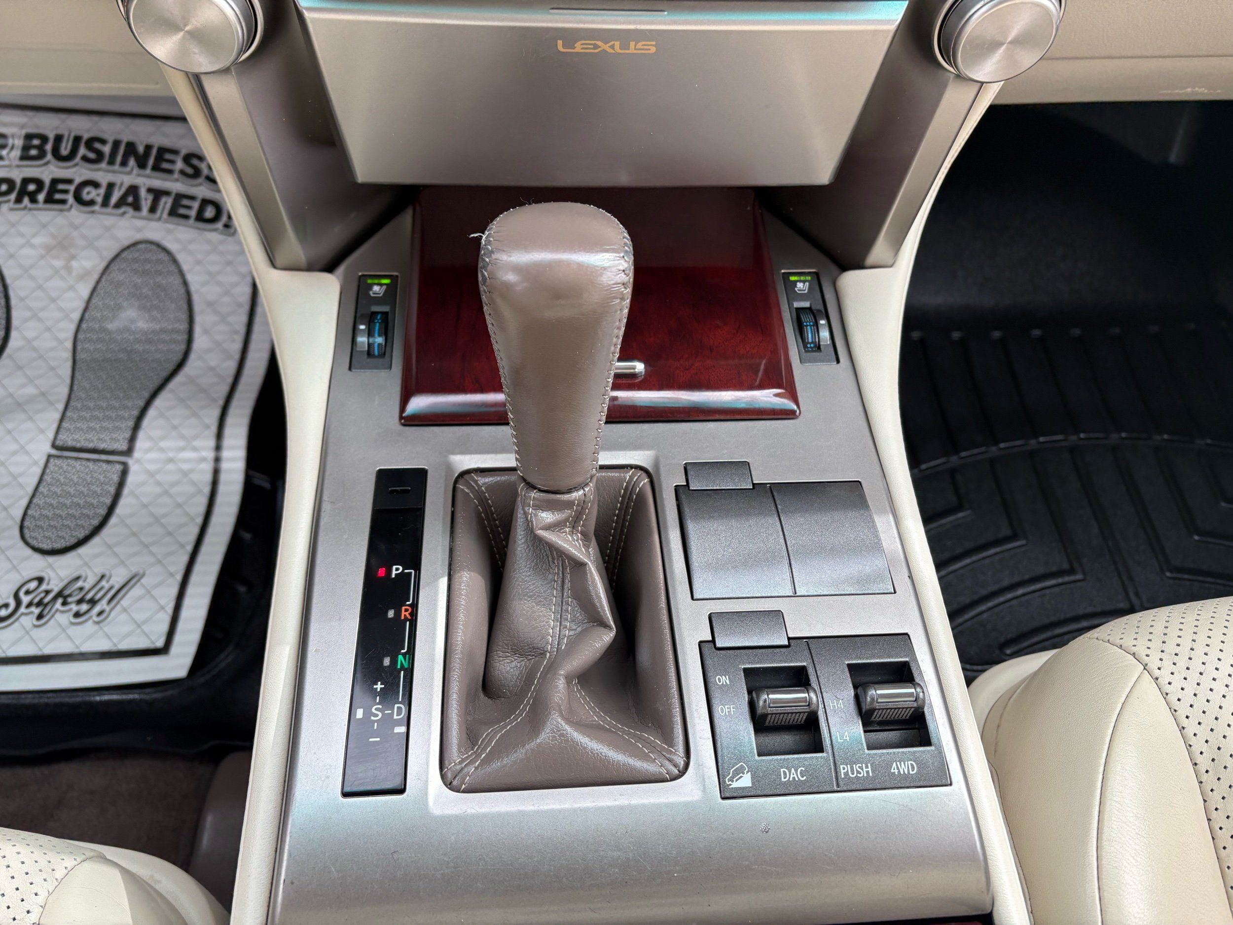 Lexus GX photo 30