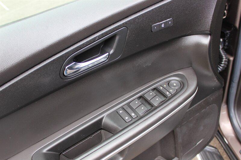 GMC Acadia photo 11