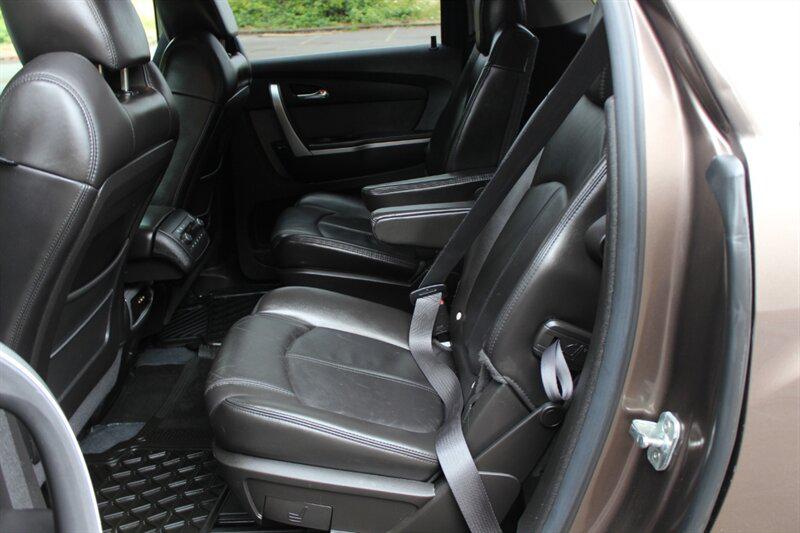 GMC Acadia photo 13