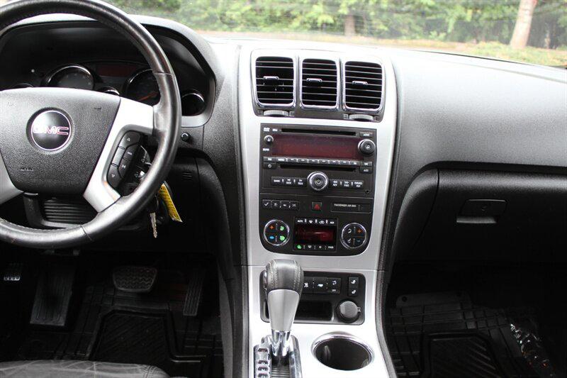 GMC Acadia photo 14