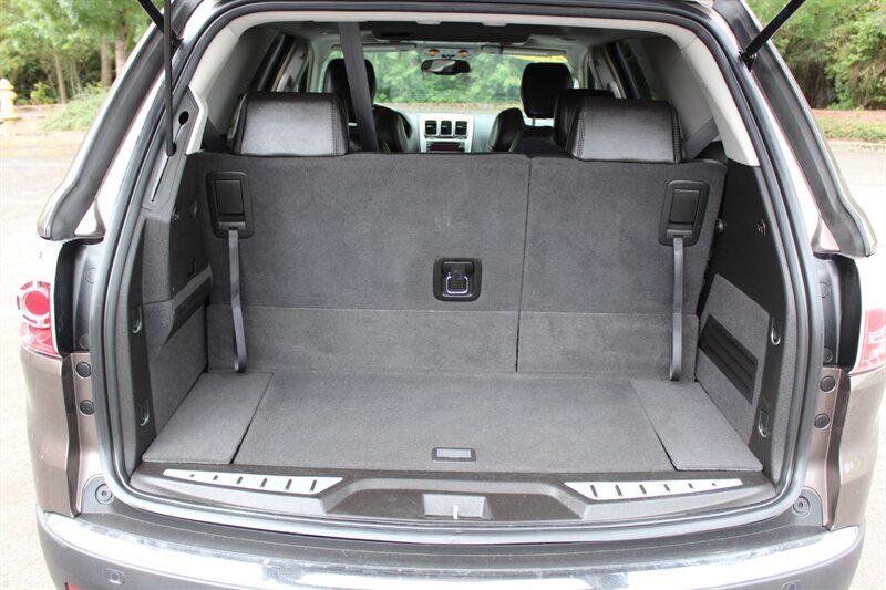 GMC Acadia photo 16