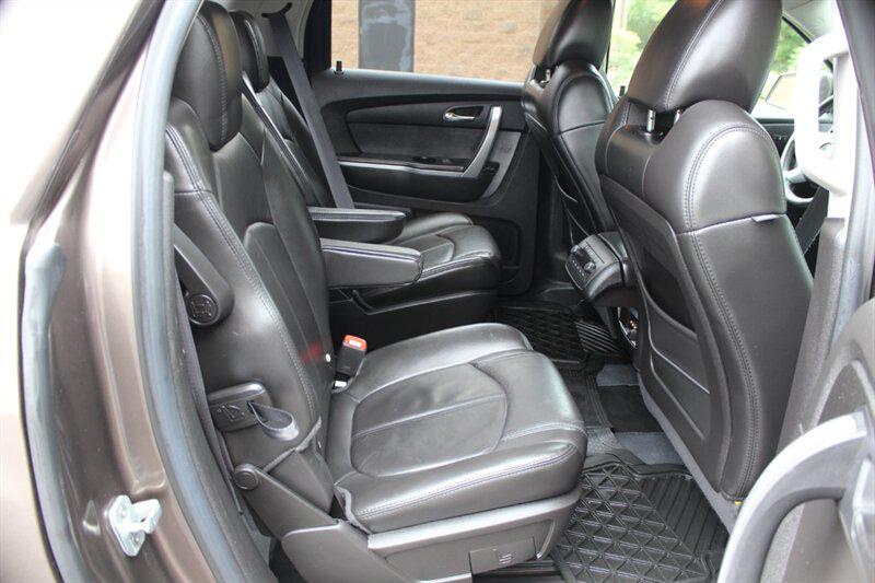 GMC Acadia photo 18