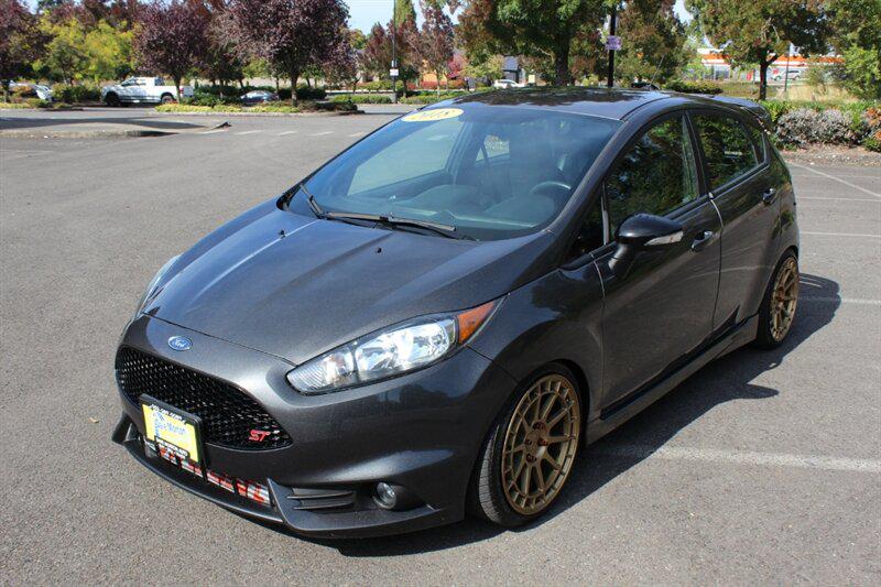 Ford Fiesta photo 2