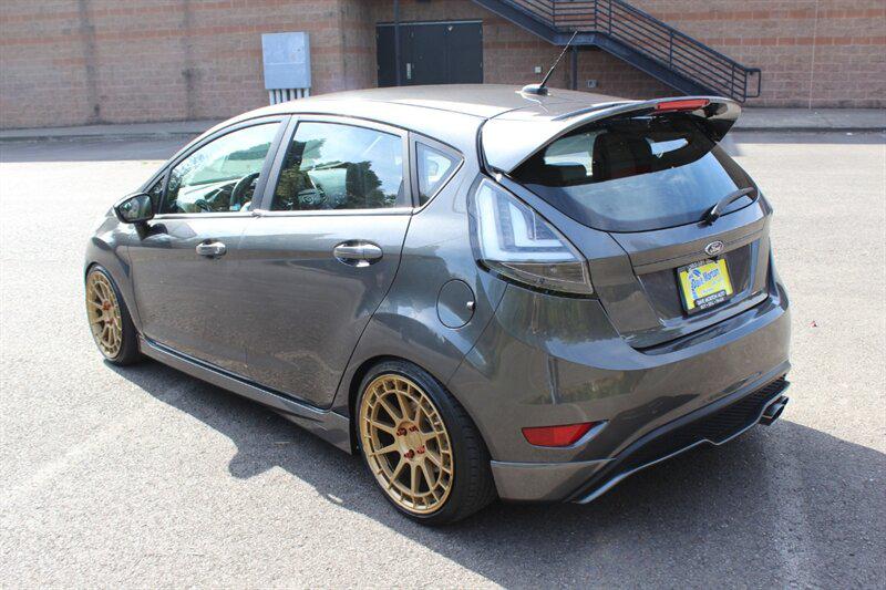 Ford Fiesta photo 3