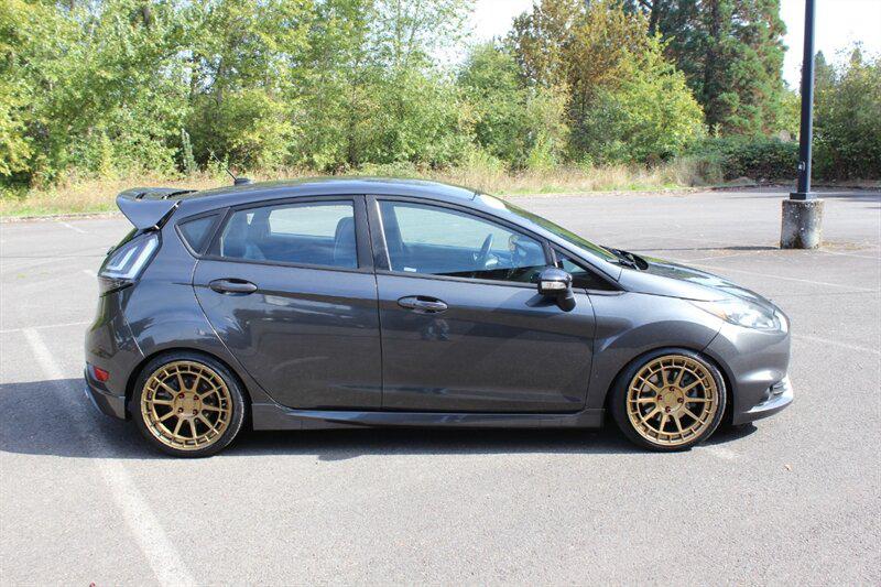 Ford Fiesta photo 5