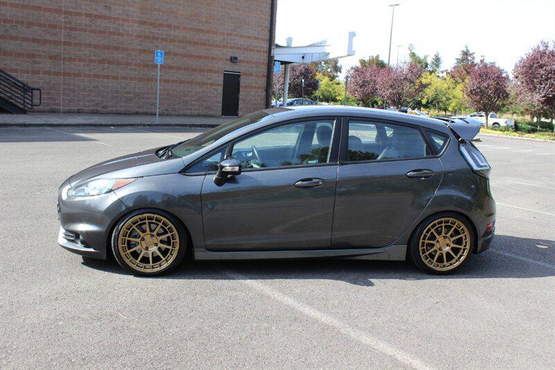 Ford Fiesta photo 7