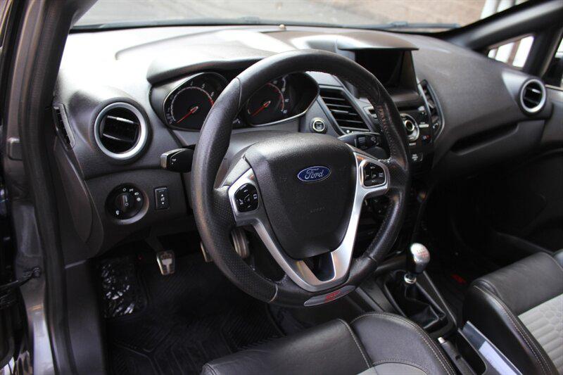 Ford Fiesta photo 9