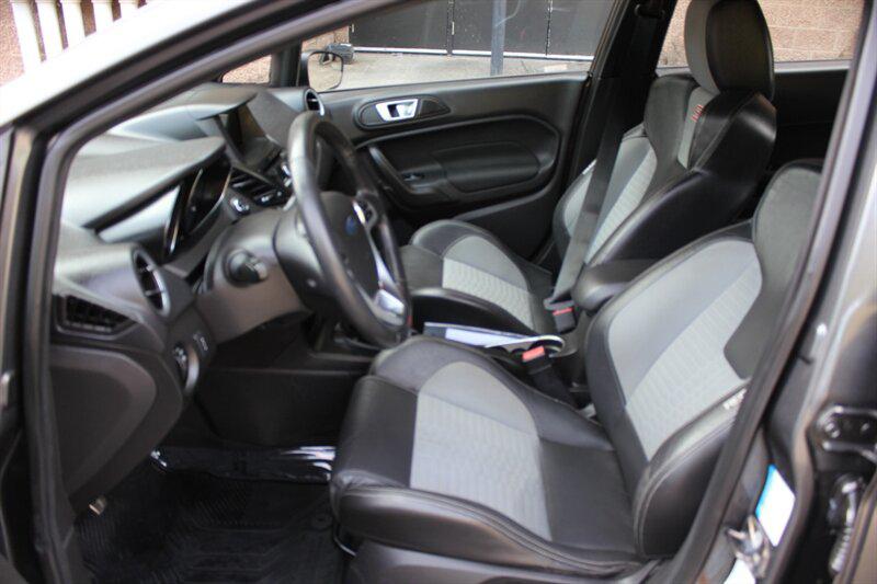 Ford Fiesta photo 10