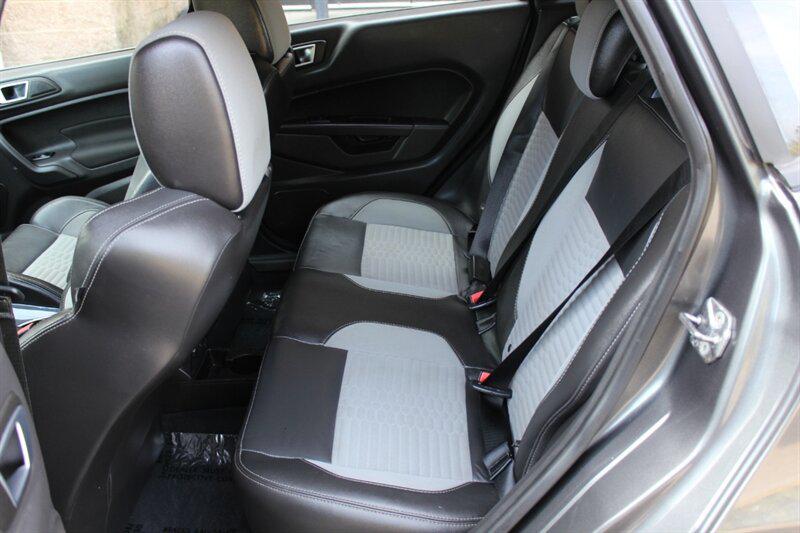 Ford Fiesta photo 13