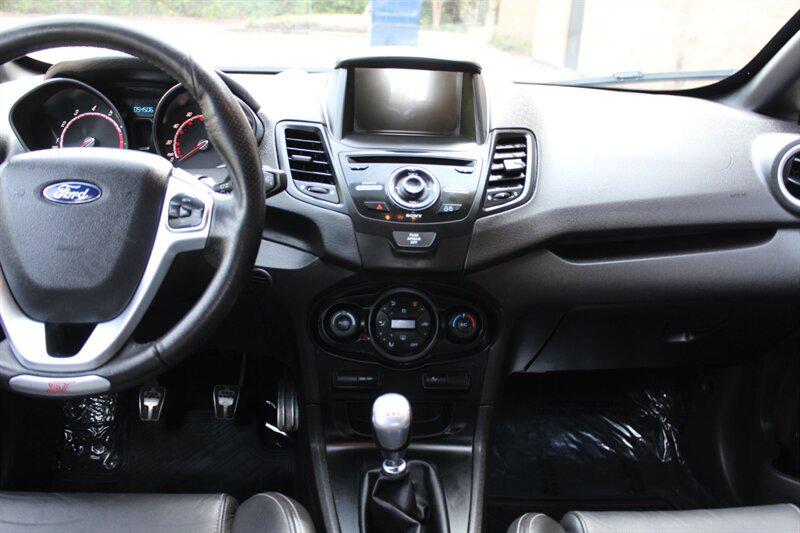 Ford Fiesta photo 14