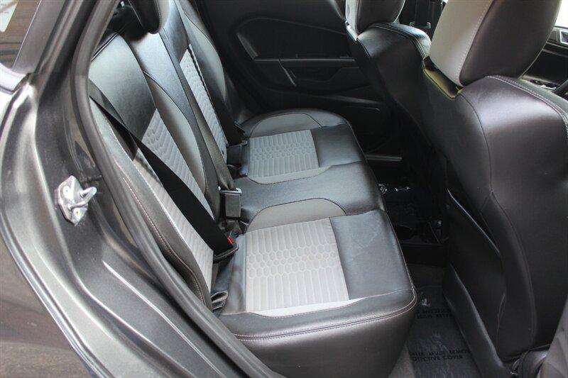 Ford Fiesta photo 16
