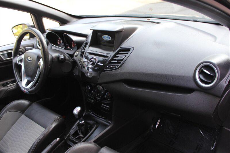 Ford Fiesta photo 17