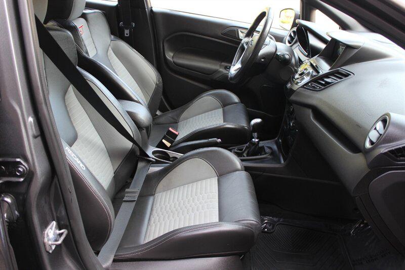 Ford Fiesta photo 18