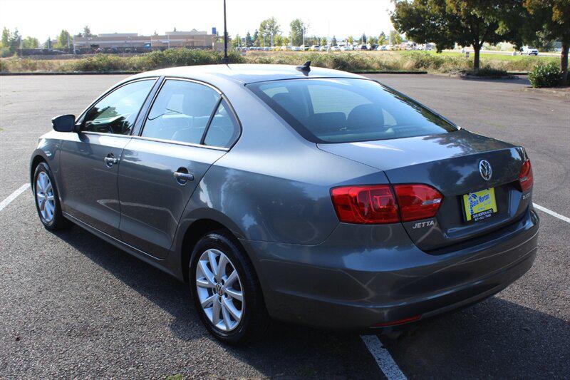 Volkswagen Jetta photo 3