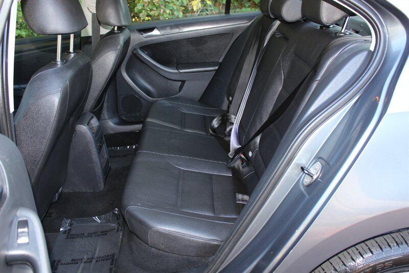 Volkswagen Jetta photo 13