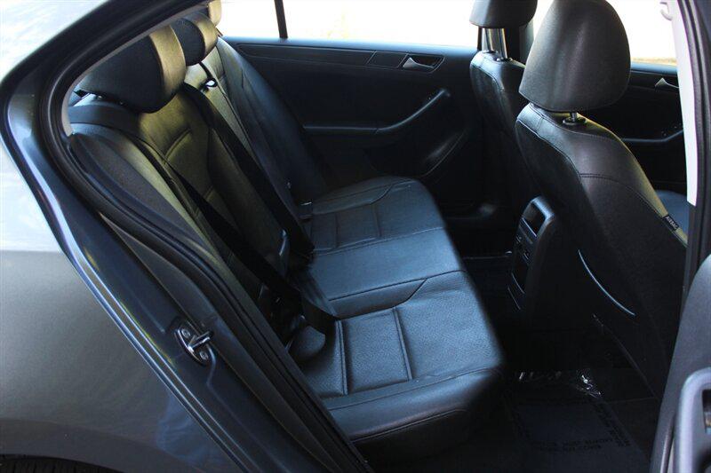 Volkswagen Jetta photo 15