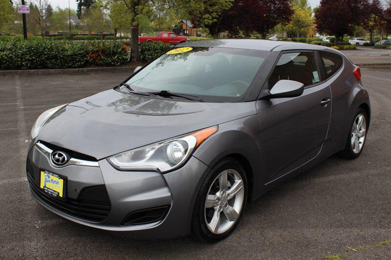 Hyundai Veloster photo 2